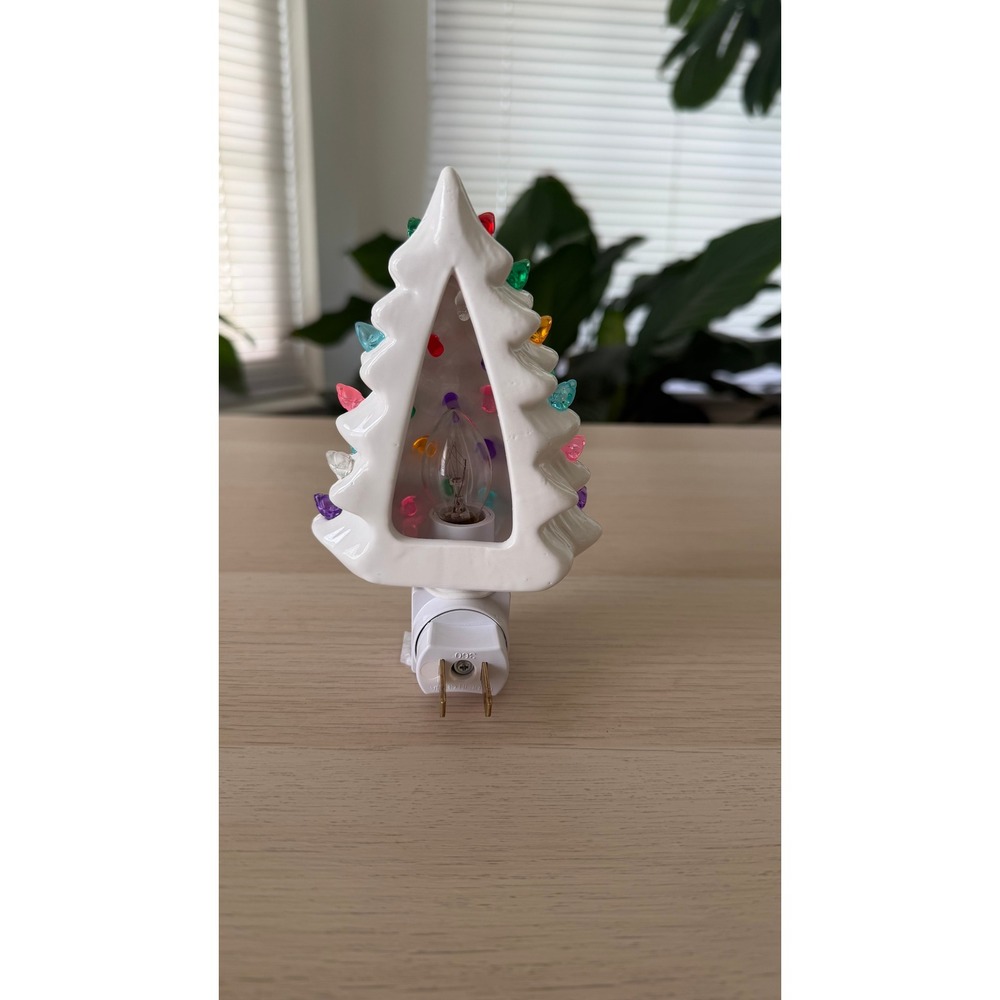 White Ceramic Christmas Tree Night Light Multi Color Vintage Style 120V - Picture 3 of 5